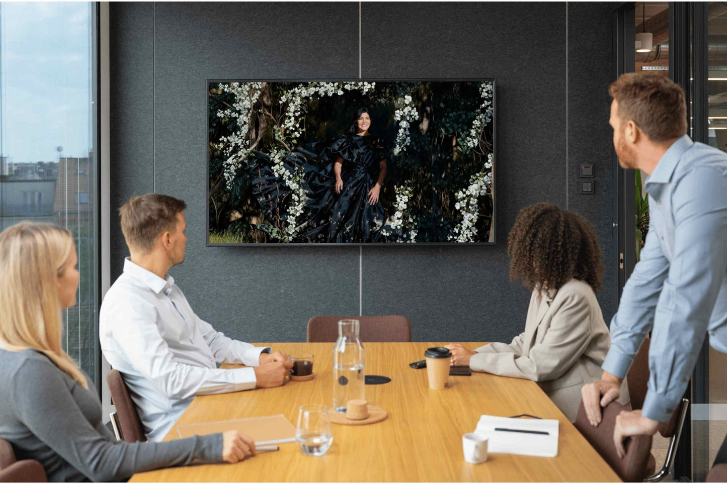 El instante ámbar, es un lienzo coleccionable de alta calidad. Arte de autor para implementar como fondo de pantalla o protector de pantalla de televisores inteligente, smart tv´s. Apple Tv, Android, iOs, LG, Sony, Panasonic, Samsung, Amazon Tv, Amazon Fire.
