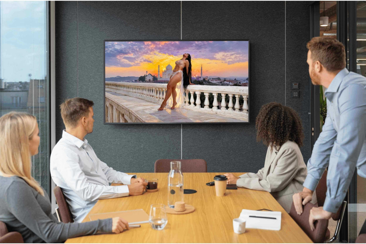 pintura digital neoclásica la contemplación con luz crepuscular y tensión erótica