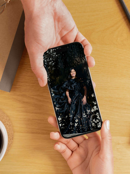 El instante ámbar, es un lienzo coleccionable de alta calidad. Arte de autor para implementar como fondo de pantalla o protector de pantalla de dispositivos móviles o tablets. Apple, Ipads, Android, iphone, iOs.