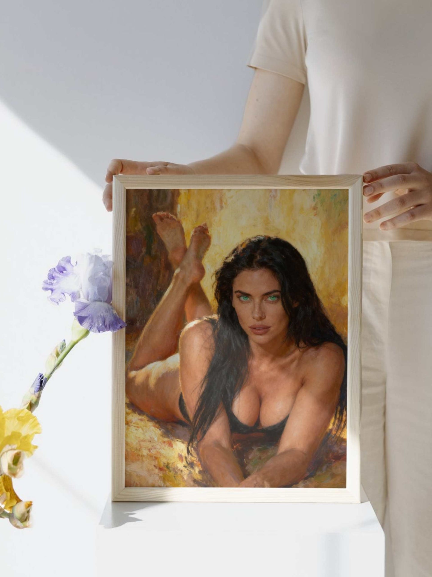 La Esfinge Esmeralda: Ámbar Indómita. Lienzo de calidad premium. Pieza de colección para adornar estudios o salas de hogares. 