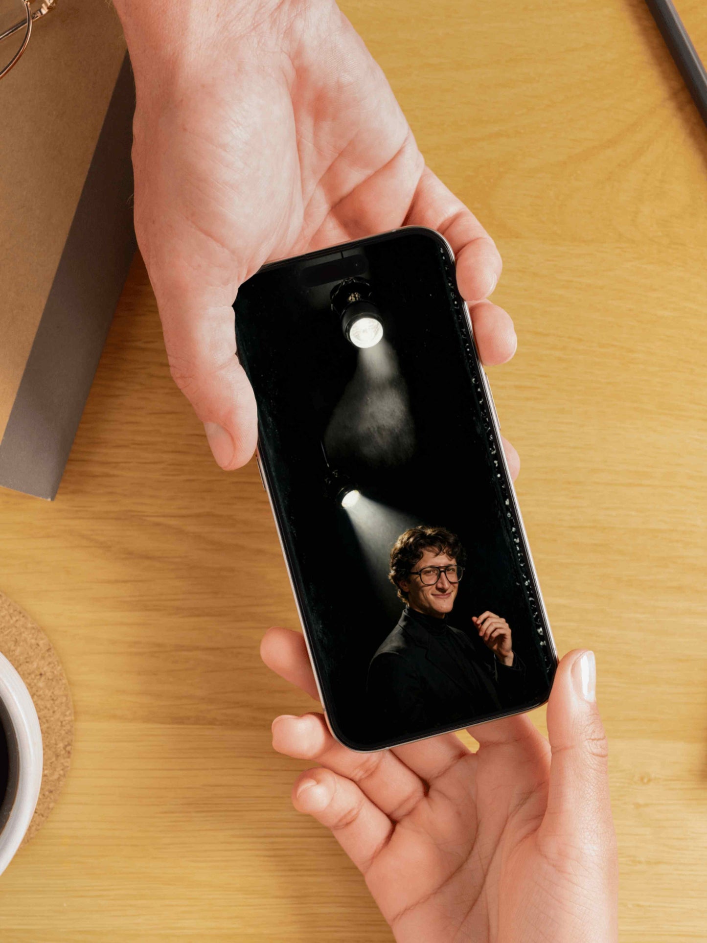 La perspectiva inversa, es un lienzo coleccionable de alta calidad. Arte de autor para implementar como fondo de pantalla o protector de pantalla de dispositivos móviles o tablets. Apple, Ipads, Android, iphone, iOs.
