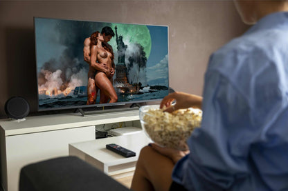 La libertad encinta, es un lienzo coleccionable de alta calidad. Arte de autor para implementar como fondo de pantalla o protector de pantalla de televisores inteligente, smart tv´s. Apple Tv, Android, iOs, LG, Sony, Panasonic, Samsung, Amazon Tv, Amazon Fire.
